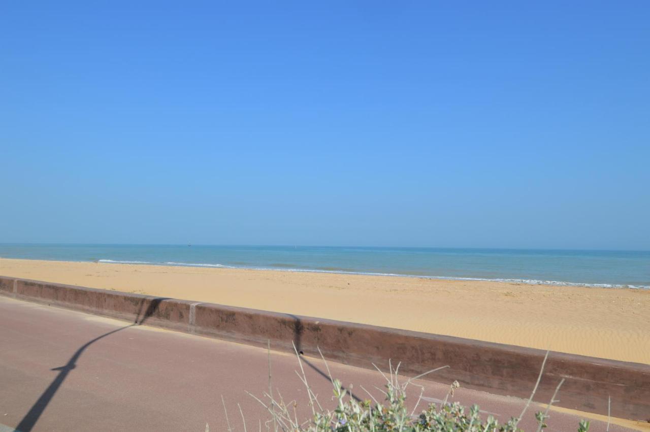 Appartement Moderne Avec Terrasse A 500M De La Mer Courseulles-sur-Mer Zewnętrze zdjęcie
